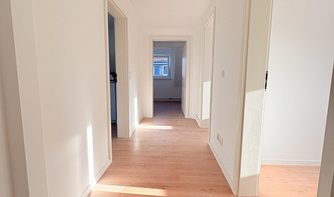 Kernsanierte, helle DG-Wohnung