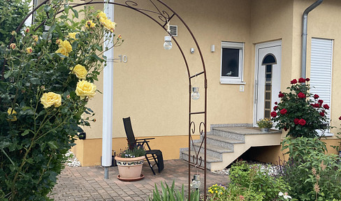 Charming detached house with granny apartment in rural location with excellent connections