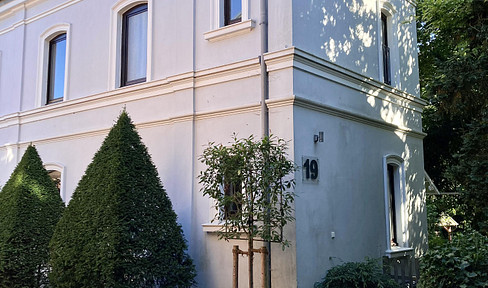 Freshly renovated: Historic DHH approx. 130m², 4 rooms can also be used as 2 units!