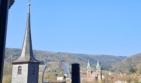 Exclusive penthouse apartment with a view of the Main River, located in a quiet area - Asking price negotiable - 4.15% gross yield.