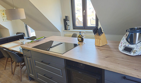 Exklusive Dachwohnung mit Blick auf den Main in ruhiger Lage – VB