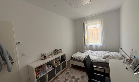 Cozy room in a shared flat for 3 girls, available immediately