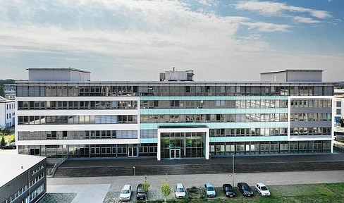All-inclusive private offices with air conditioning! Limited availability! Sizes: 14m², 21m², or 36m²!