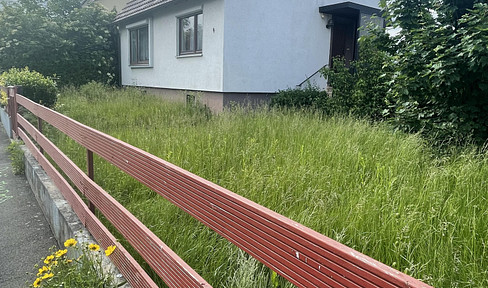 Kleines freistehendes Einfamilienhaus mit großem Grundstück in bester Lage in Hofgeismar