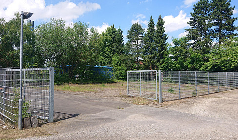 Umzäunte Freifläche im Gewerbegebiet Buxtehude