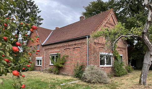 Einfamilienhaus / Resthof mit großem Grundstück in ruhiger Lage