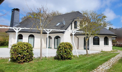 Spacious architect-designed house in a charming location in Schwerin.