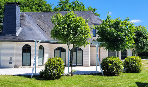 Spacious architect-designed house in a charming location in Schwerin.