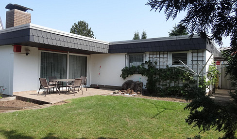 Bungalow with granny apartment for sale in a quiet location in Niederrodenbach