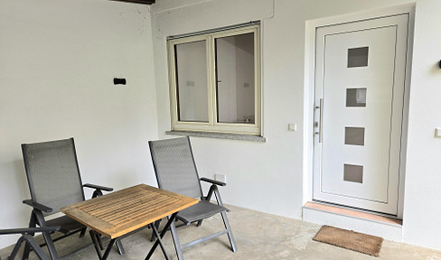 Small first floor apartment in the extension of a detached house
