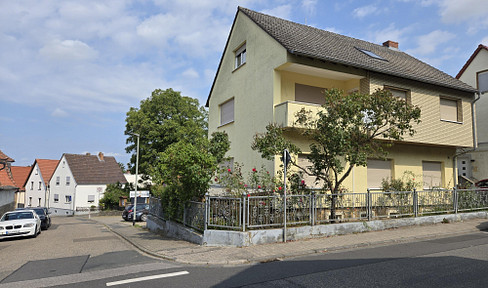 Bright first floor apartment in Saulheim in 4-family house