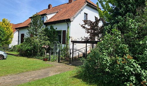 Semi-detached house with potential in Oyten-Sagehorn.