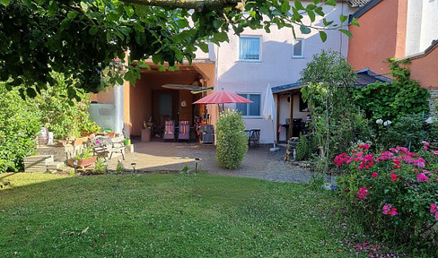 Price reduced !!! Ideal for a larger family or living and working on one property