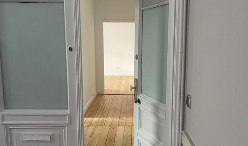 4 room old building in Wiesbaden free of commission, price VHB