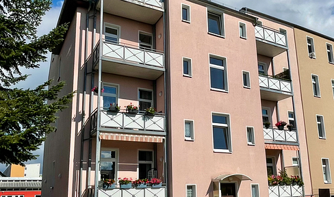 Newly modernized 3-room apartment with daylight bathroom, oak parquet flooring in the living room and optional parking space