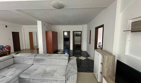 Sonnige Exclusive, 3 Zimmer Wohnung mit Balkon, Einbauküche, Keller, Parkplatz