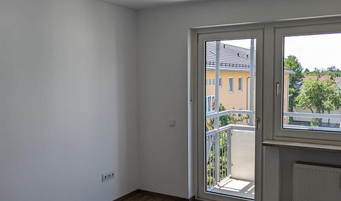 First occupancy after renovation: Quiet 2-room apartment with balcony *commission-free*