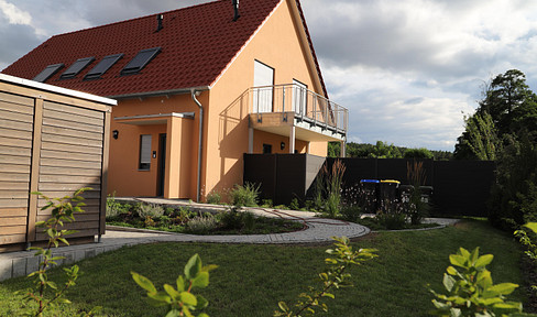 First occupancy upper floor - no rent in the month of moving - living and growing old in the countryside 4A