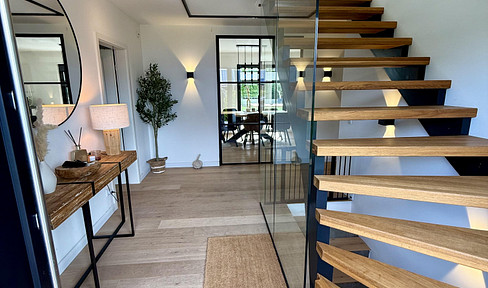 High-quality detached house with exclusive furnishings | commission-free