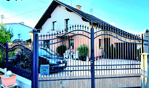 PRIVAT! Haus in Altheim 4950 mit großem Pool und schönen Garten