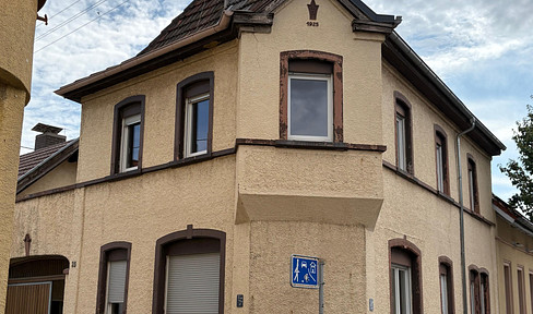Charming townhouse ensemble in LU-Rheingönheim