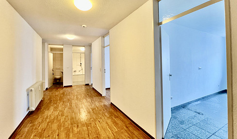 *** Refurbished 3-room apartment with 3 balconies - KA city center ***