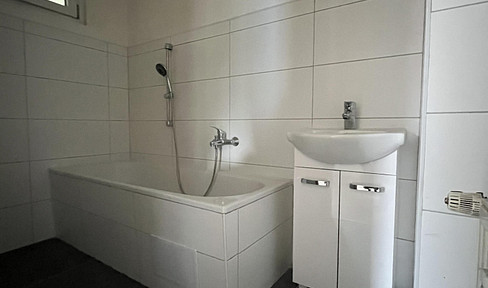 First occupancy after renovation - Spacious 3-room apartment in Zwickau-Nord on the top floor