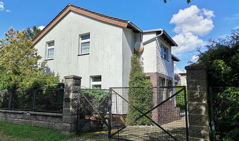 Two-family house with a garden in Berlin.