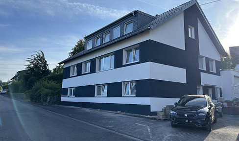 Spacious, newly renovated 5-room apartment with balcony in a central location in Vettelschoß