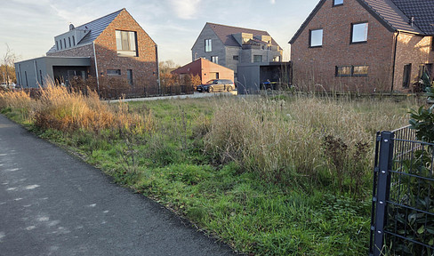 Building plot in prime location - commission-free 451 m² plot