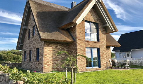 Exclusive thatched-roof house on Rügen – a well-established holiday property with a loyal clientele.