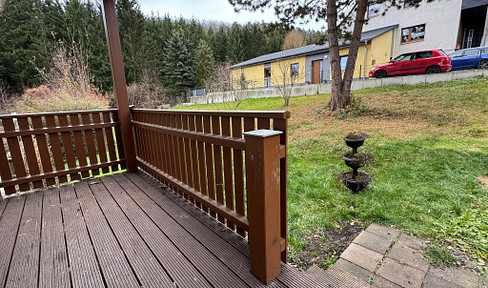 Sonnige 4-Zimmer-Wohnung mit Terasse und großem Garten am Waldrand