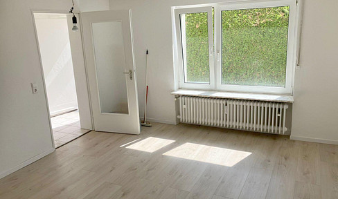 Schöne, neu renovierte 2 Zi-Whg mit nagelneuer Einbauküche und eigenem Eingang (keine ELW)