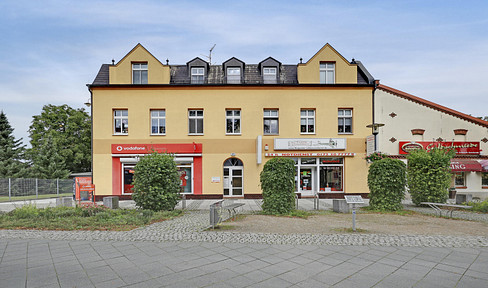 Mehrfamilienhaus mit attraktiver Mischung aus Wohnen, Gewerbe und Stellplätzen in Falkensee