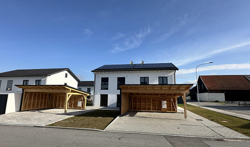 Commission-free & with excellent KfW funding! Ready-to-move-in KfW-40 new build with solar panel system and storage in DEG.