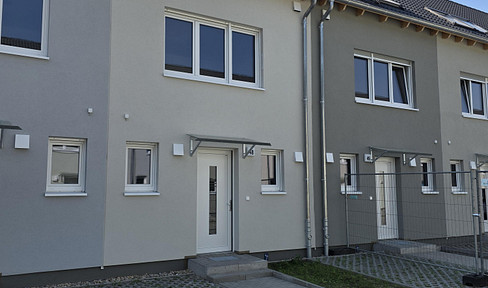 First occupancy! New, modern terraced house in the Fontaneviertel (Waldstadt, Zossen)