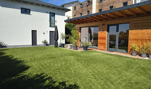 Zweifamilien - Architektenvilla im Bäderdreieck