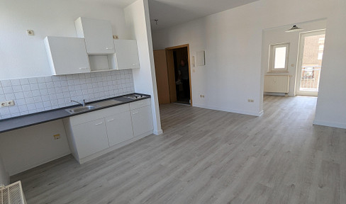 South suburb of Plauen: Spacious 1-room apartment with south-facing balcony