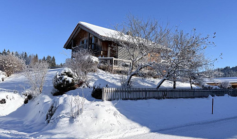 Massivholzhaus im Herzen der Ammergauer Alpen im Landkreis Garmisch-Pa.