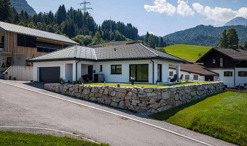 Architekten-Bungalow mit Alpenpanorama – barrierefrei, modern & einzigartig