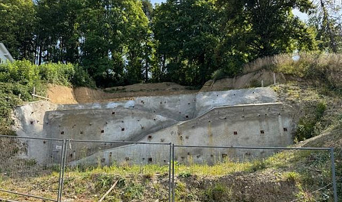 Baugrundstück in Eppstein-Vockenhausen: Baugenehmigung für Zweifamilienhaus vorhanden.
