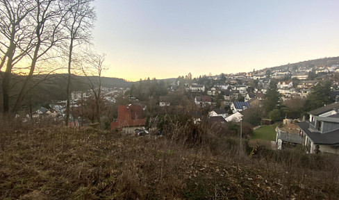 Baugrundstück in Eppstein-Vockenhausen: Baugenehmigung für Zweifamilienhaus vorhanden.