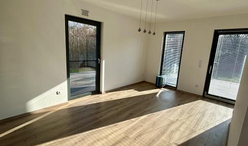 Junges KfW 55-Einfamilienhaus von privat, Garten mit Sonne&Schatten, in Halbhöhe