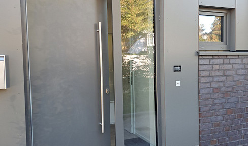 Architect-designed semi-detached house for rent, near Hamburg. Exclusive!