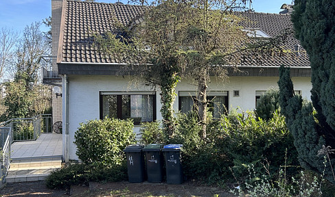 Semi-detached house with large garden in popular residential area