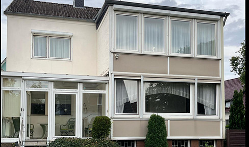 Provisionsfrei: Haus - Zweifamilienhaus - 2 Wohnungen - 2 Garagen - voll unterkellert