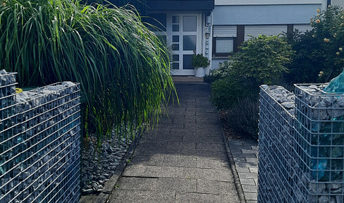 Charming terraced house with beautiful views and garden