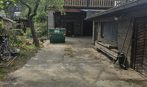 Single-family home Craftsman property with lots of potential