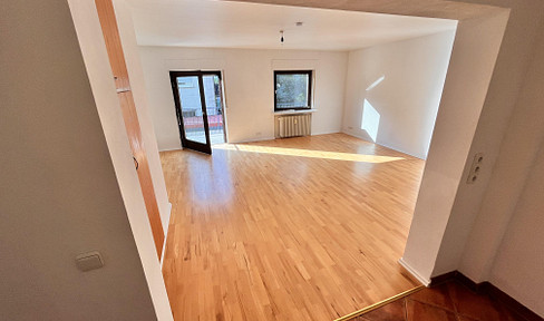 Bright 1-room apartment with balcony, parking space & fitted kitchen in a quiet location in Flörsheim-Wicker