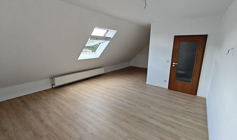 Renovierte 2-Zimmer-DG-Wohnung mit hochwertiger Einbauküche in zentraler Lage von Iserlohn